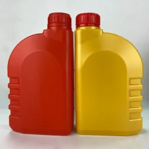Dual color 1 liter engine oil measuring bottles for motor oil packaging.