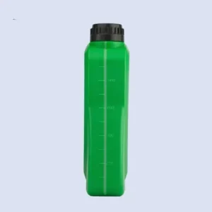 1000ml green engine oil bottle measuring scale side Side view of 1000ml green lubricant bottle with molded measuring scale.